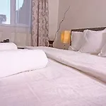 - Shabbat Friendly Apartment Bucharest