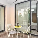 Apartment - Shabbat Friendly Bucharest