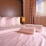 - Shabbat Friendly Apartment