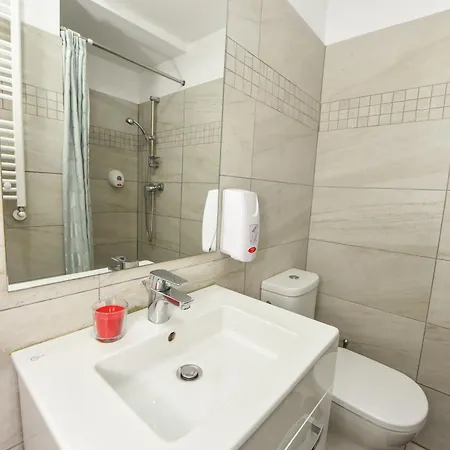 - Shabbat Friendly 布加勒斯特